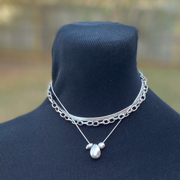 NWT GUESS SILVER TONE MULTI COLOR LAYERING NECKLACE - Picture 4 of 4